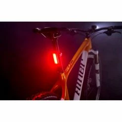 Knog R&uuml;cklicht Blinder Mob V USB Mr Chips Black -Fahrradladen knog ruecklicht blinder mob v usb mr chips black4