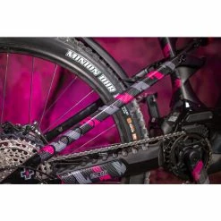 Muc-Off Chainstay Protection Kit Bolt -Fahrradladen muc off chainstay protection kit bolt4