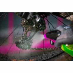 Muc-Off "Drivetrain Cleaner" Kettenreiniger 750 Ml Es Wird Kein Sprühkopf Dazu Geliefert 11 Muc-Off "Drivetrain Cleaner" Kettenreiniger 750 Ml Es Wird Kein Sprühkopf Dazu Geliefert -Fahrradladen muc off drivetrain cleaner kettenreiniger 750 ml es wird kein spruehkopf dazu geliefert5