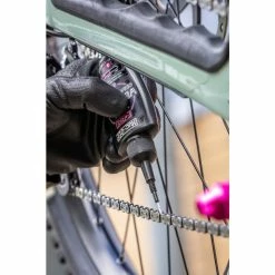 Muc-Off EBike Ketten&ouml;l F&uuml;r N&auml;sse 50 Ml -Fahrradladen muc off ebike kettenoel fuer naesse 50 ml 13