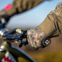 Muc-Off Lightweight Mesh Ride Gloves - Green Green XXL -Fahrradladen muc off lightweight mesh ride gloves green green xxl3