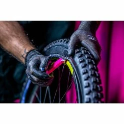 Muc-Off Reifenhebel Box Box Mit 24 Stk. (8x Pink, 8x Gr&uuml;n, 8x Schwarz) -Fahrradladen muc off reifenhebel box box mit 24 stk 8x pink 8x gruen 8x schwarz4