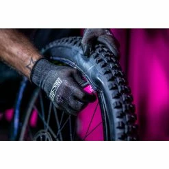 Muc-Off Reifenhebel Box Box Mit 24 Stk. (8x Pink, 8x Gr&uuml;n, 8x Schwarz) -Fahrradladen muc off reifenhebel box box mit 24 stk 8x pink 8x gruen 8x schwarz5