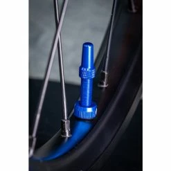 Muc-Off V2 Tubeless Ventil Kit 44mm/blue 10 Muc-Off V2 Tubeless Ventil Kit 44mm/blue -Fahrradladen muc off v2 tubeless ventil kit 44mm blue4