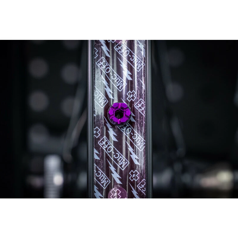 Muc-Off V2 Tubeless Ventil Kit 44mm/purple 4 Muc-Off V2 Tubeless Ventil Kit 44mm/purple – Bild 2