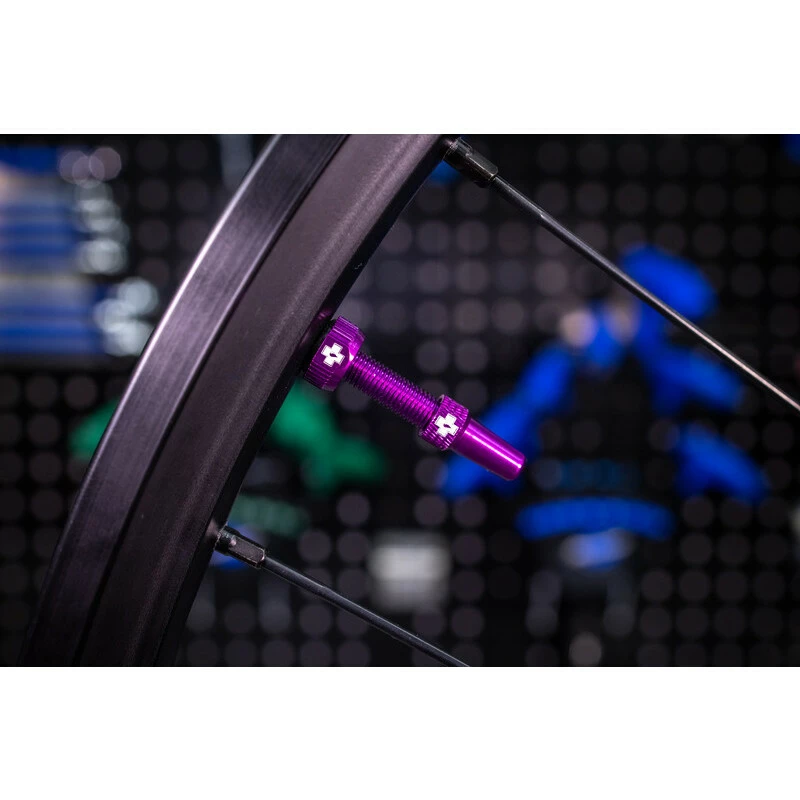 Muc-Off V2 Tubeless Ventil Kit 44mm/purple 7 Muc-Off V2 Tubeless Ventil Kit 44mm/purple – Bild 5