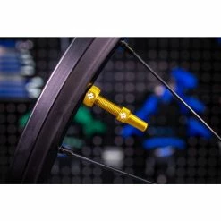 Muc-Off V2 Tubeless Ventil Kit 60mm/gold -Fahrradladen muc off v2 tubeless ventil kit 60mm gold5