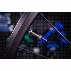 Muc-Off V2 Tubeless Ventil Kit 60mm/iridescent -Fahrradladen muc off v2 tubeless ventil kit 60mm iridescent5