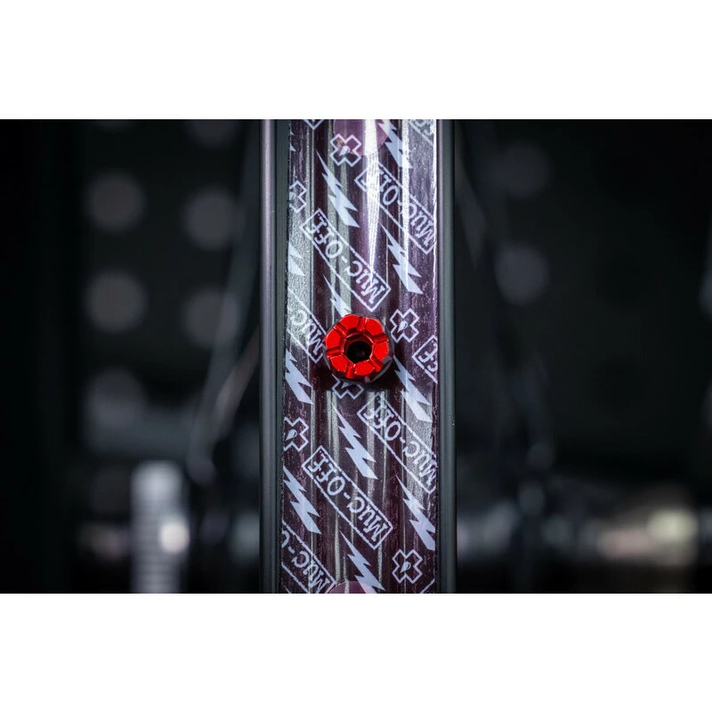 Muc-Off V2 Tubeless Ventil Kit 60mm/red 4 Muc-Off V2 Tubeless Ventil Kit 60mm/red – Bild 2