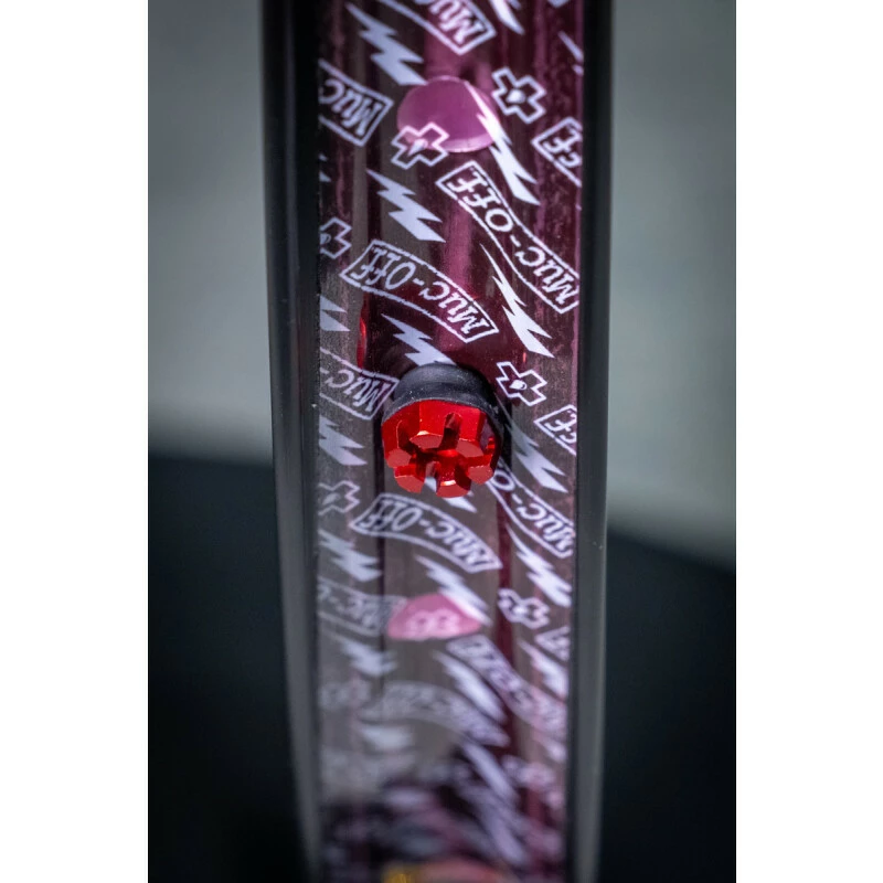 Muc-Off V2 Tubeless Ventil Kit 60mm/red 5 Muc-Off V2 Tubeless Ventil Kit 60mm/red – Bild 3