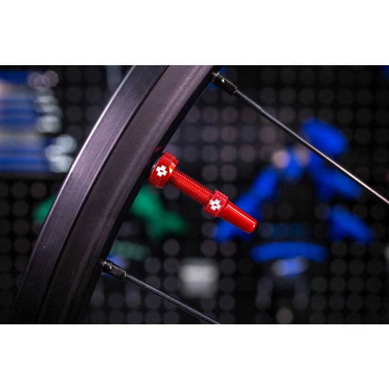 Muc-Off V2 Tubeless Ventil Kit 60mm/red 7 Muc-Off V2 Tubeless Ventil Kit 60mm/red – Bild 5