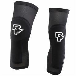 Race Face Charge Knee Stealth M