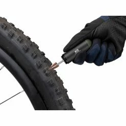 Topeak Tubicartridge MT25, Tubeless-Reparaturkit In Der Grösse Einer CO2-Kartusche Inkl. 2-in-1-Reifenreibahle, 3.5mm Einsteckwerkzeug Und 5 Tubeless Salami 10 Topeak Tubicartridge MT25, Tubeless-Reparaturkit In Der Grösse Einer CO2-Kartusche Inkl. 2-in-1-Reifenreibahle, 3.5mm Einsteckwerkzeug Und 5 Tubeless Salami -Fahrradladen topeak tubicartridge mt25 tubeless reparaturkit in der groesse einer co2 kartusche inkl 2 in 1 reifenreibahle 35mm einsteckwerkzeug und 5 tubeless salami4